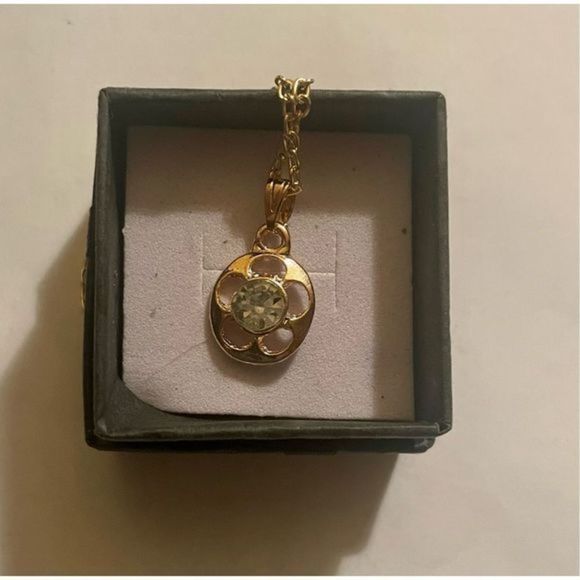 WHITE SAPPHIRE GOLD FLOWER NECKLACE - Picture 2 of 6